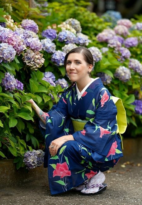 gh05t girl high quality actress picture