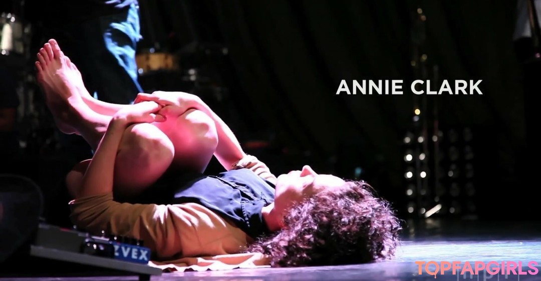 Annie Clark free star photo