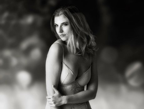 Victoria Mintz star sexy pics