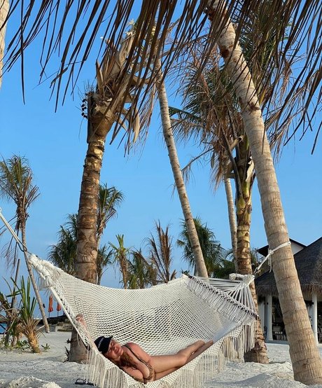 Serena Roberti model nude img