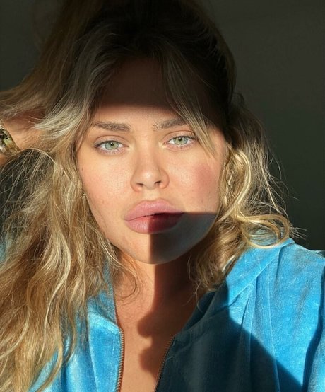 Susannah Elizabeth star galleries