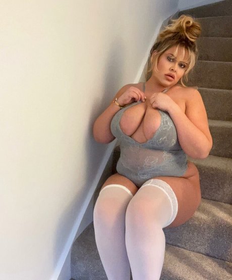 Susannah Elizabeth top model img