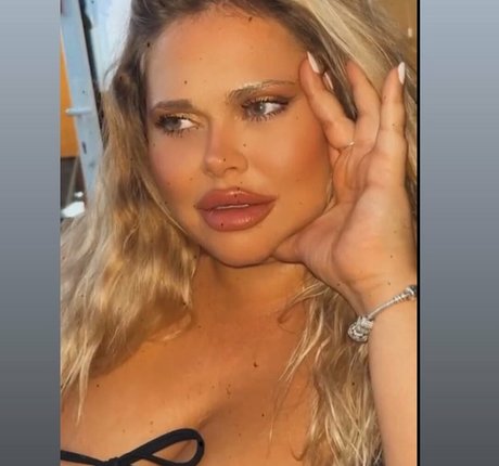 Susannah Elizabeth star hot picture