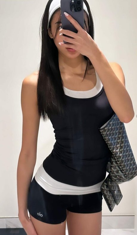 lilyy yk nudes model photos