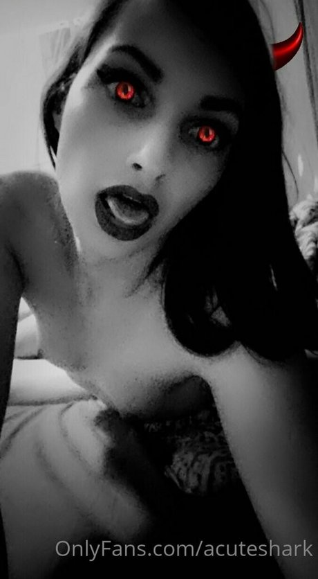 acuteshark model hot image