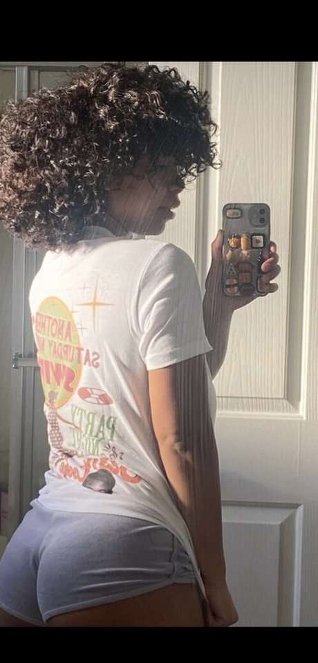 youngcoconut pretty pornstar img