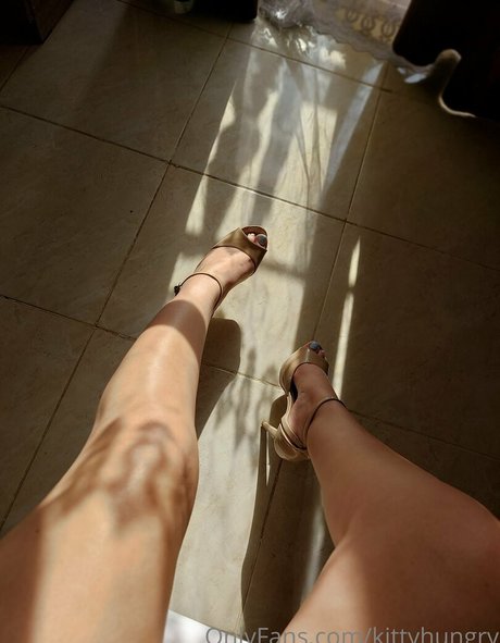 kittyhungry model hd picture