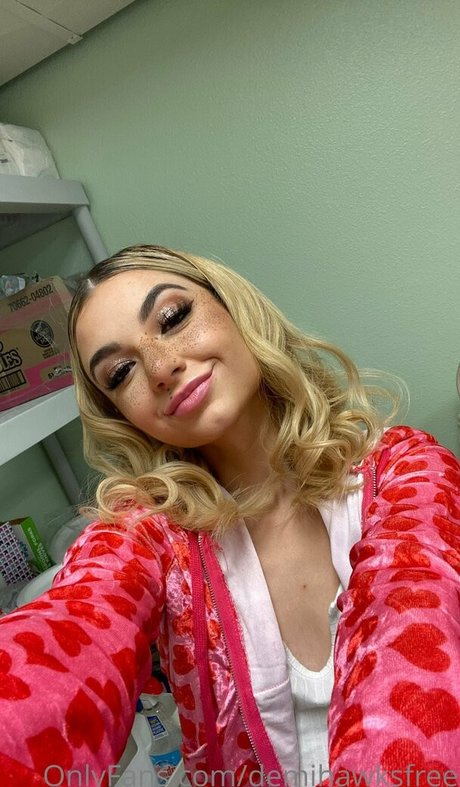 demihawksfree star erotic pics