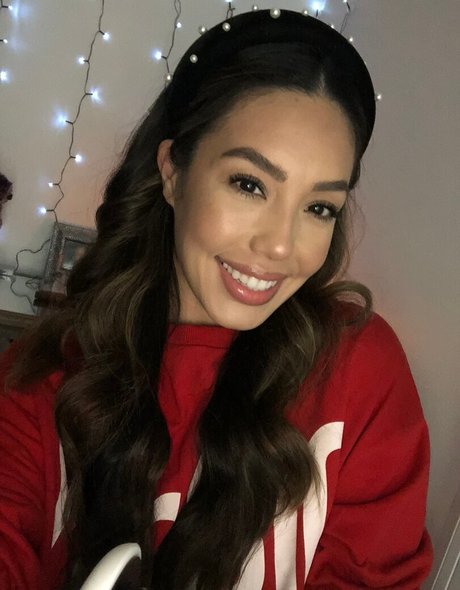 All Bella model beautiful pictures