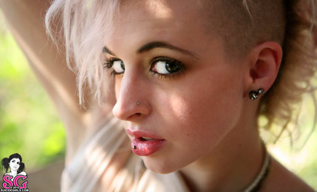 Mandy Morbid erotic actress images