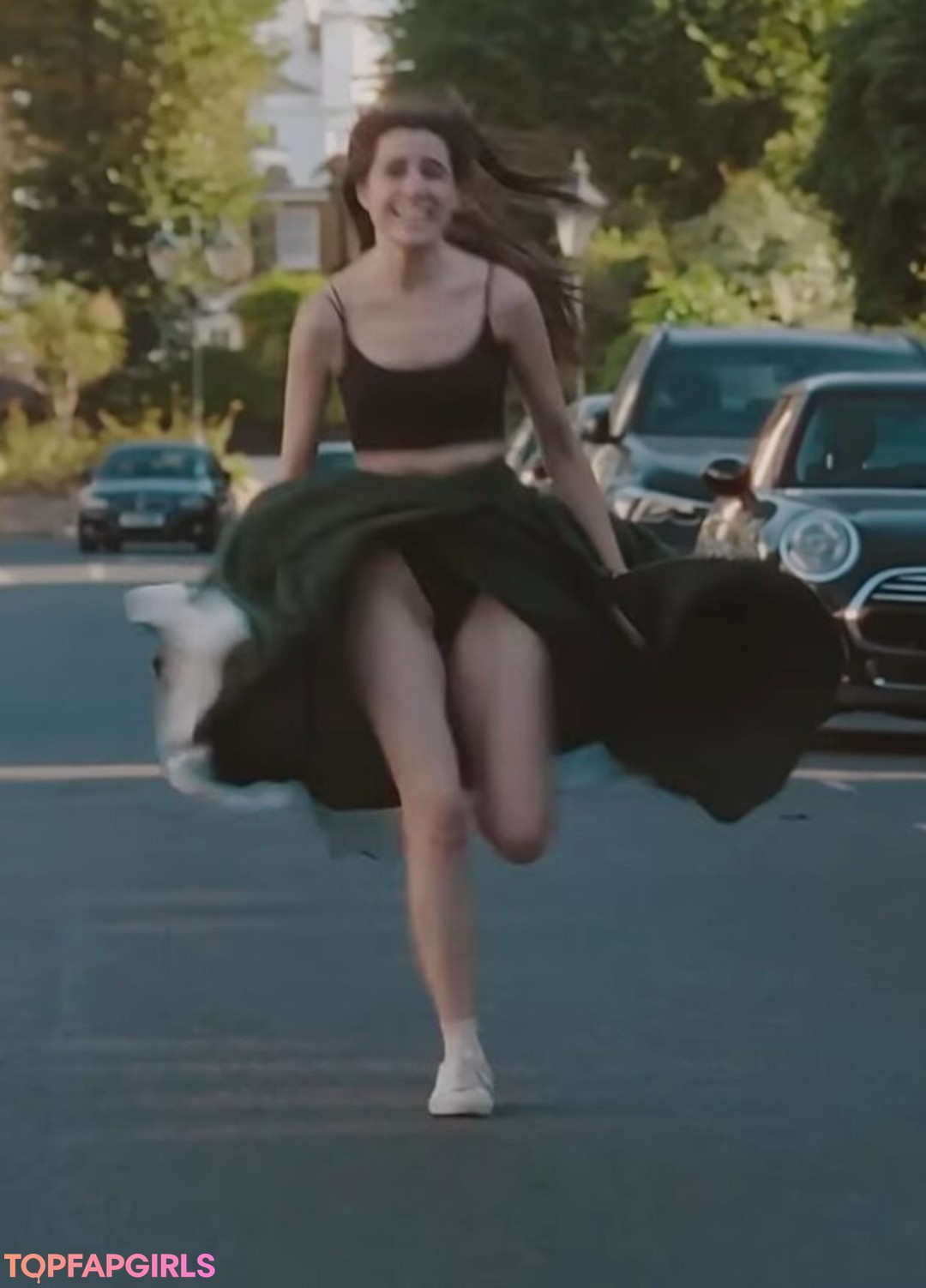 Dodie Clark pretty star pic