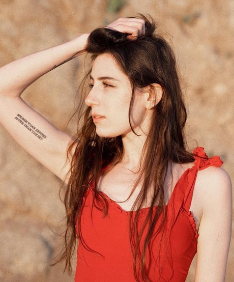 Dodie Clark star hot img