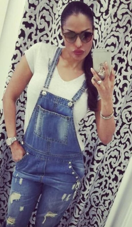 skinny brunette onlyfans art xxx picture