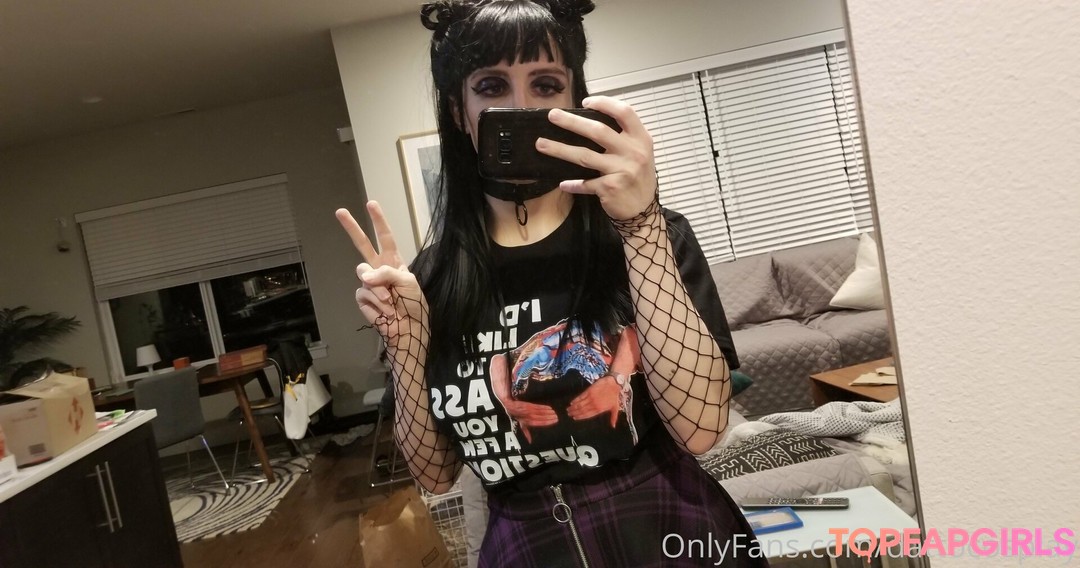 dattocosplay model erotic gallery