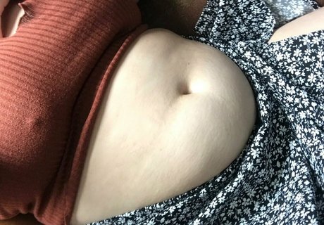 divine hedonist free pretty model img