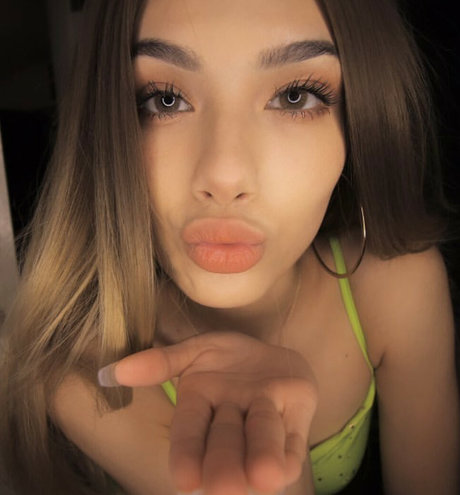 NatalieeFlowerss sexy actress pic