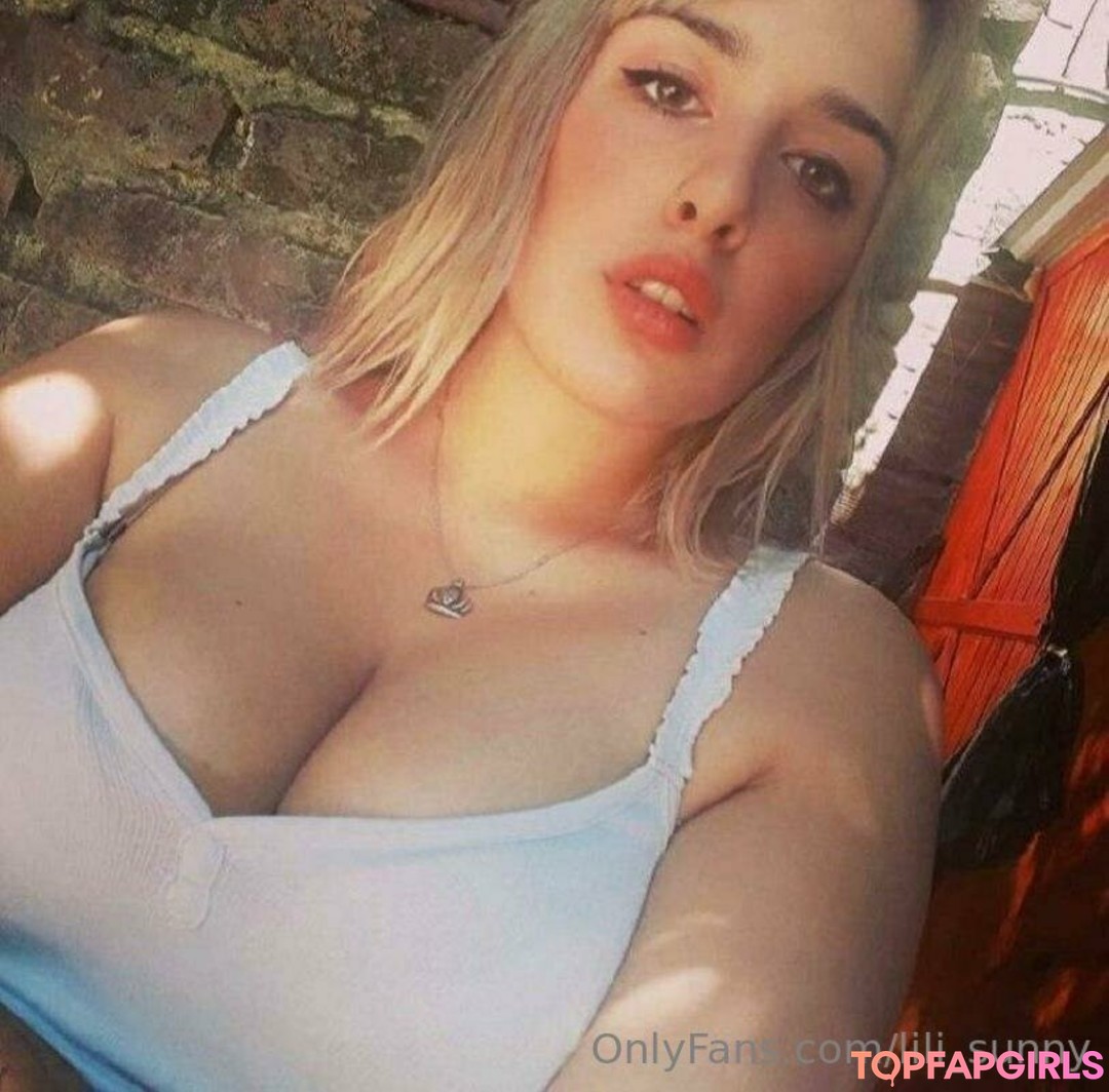 lili sunny model perfect pictures