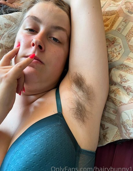 hairybunny1 naked pornstar pic