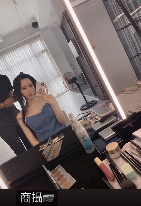 Vanessa Only4567 beautiful model image