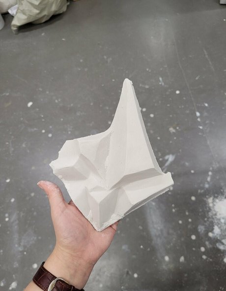 momegh top profile image