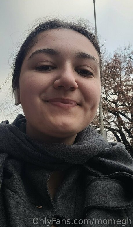 momegh model nice photos