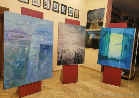 momegh xxx actress photos