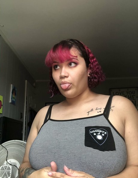 yourlocalewhore model top images