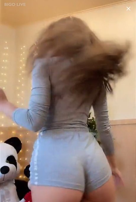 prone onlyfans pornographic picture