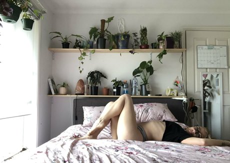 naughtyhortyxo free model image