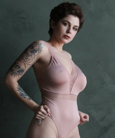 Punkqueenxoxo model naked pic