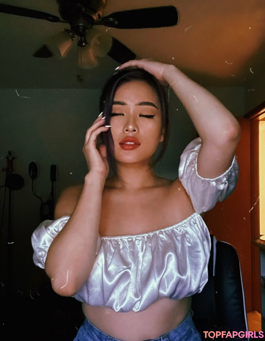 kaliauniverse nude actress pic