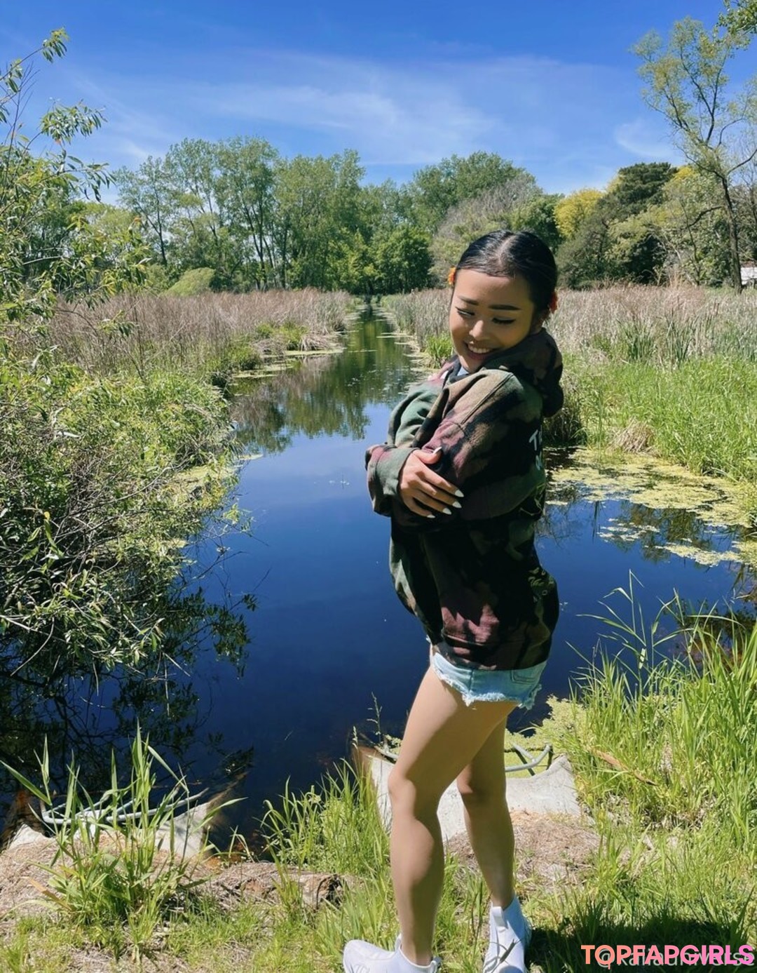 kaliauniverse model pic