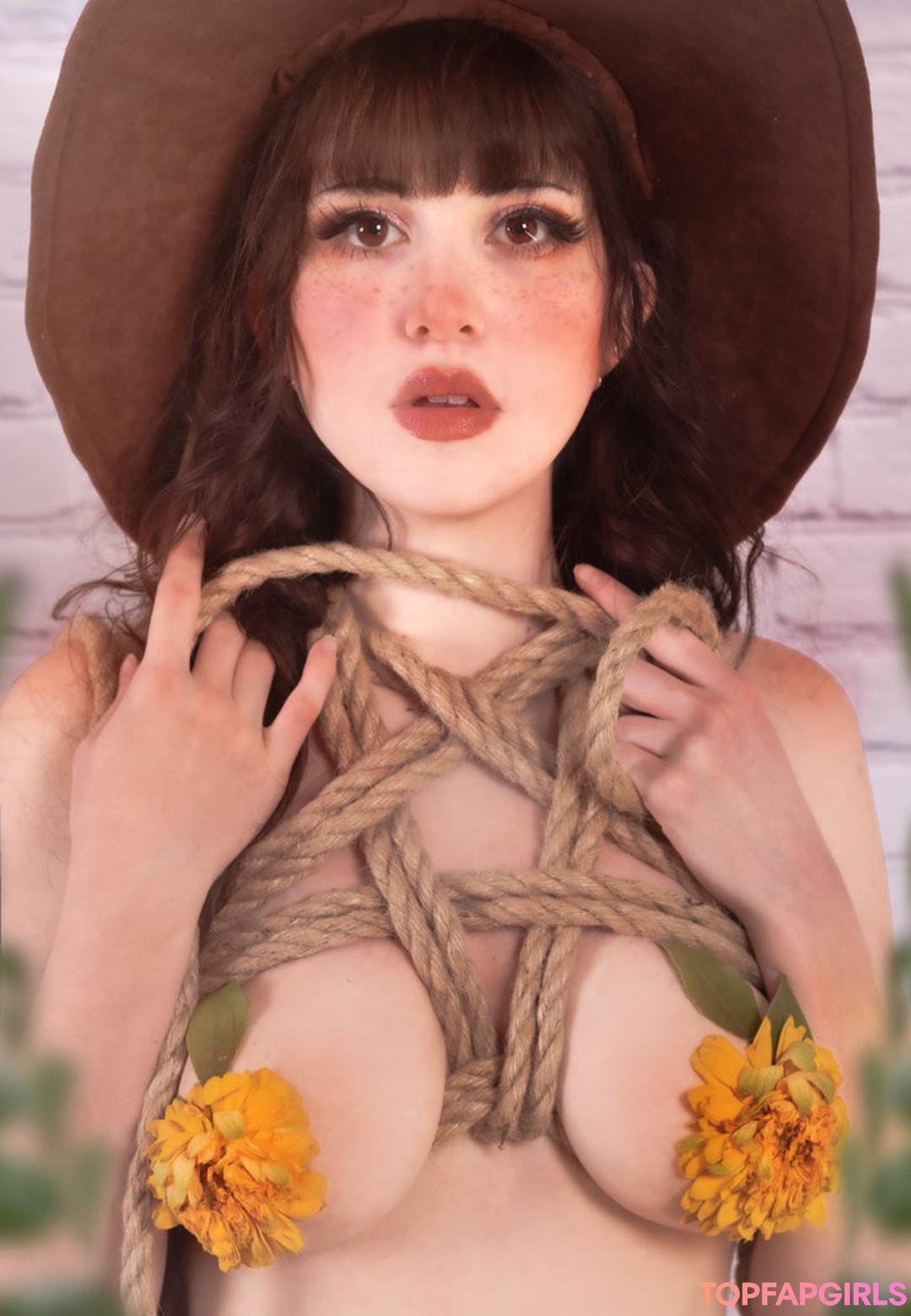 Tina Kinz nudes model img