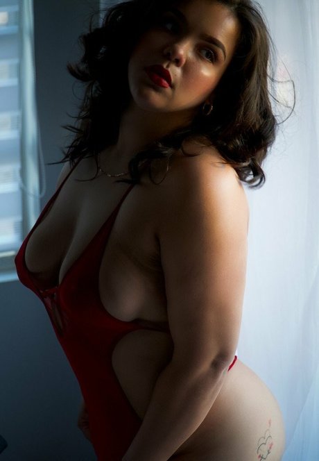 Nohessy model nude photo