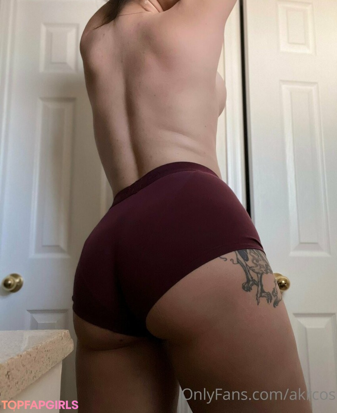 AKrCos naked model img