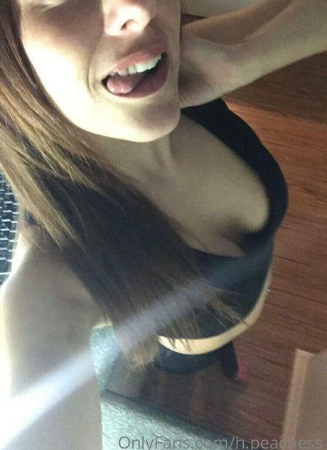 h peachess top profile image