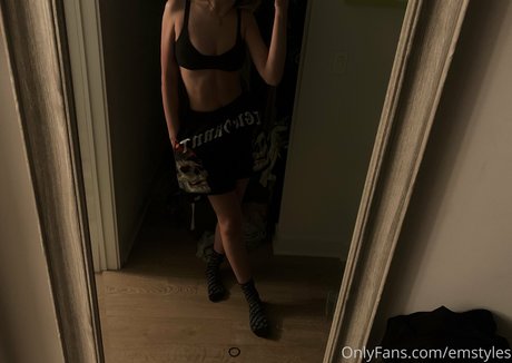 Dressupblondie naked model gallery