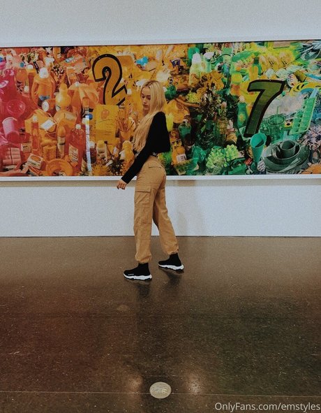 Dressupblondie star adult image