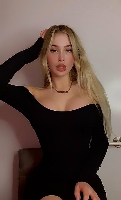 Dressupblondie star hot pictures