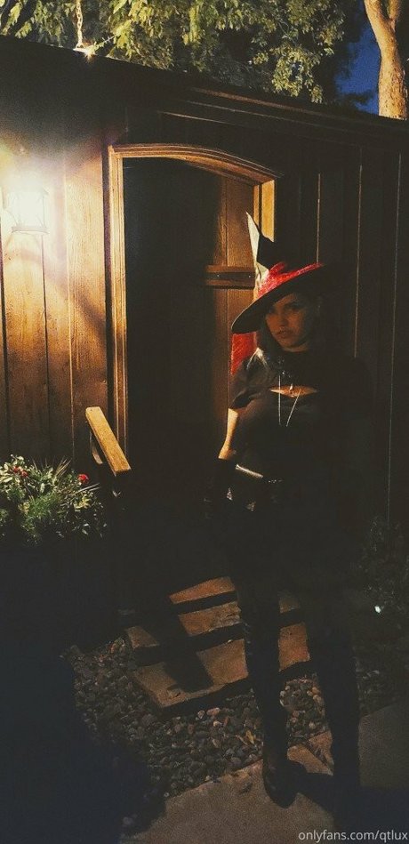 QT Lux best actress photos