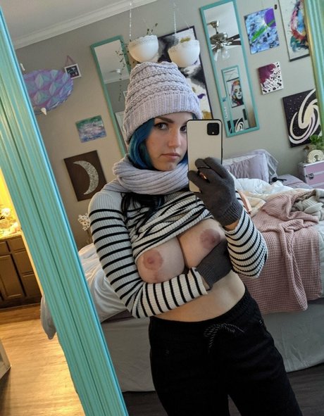 QT Lux model nudes images