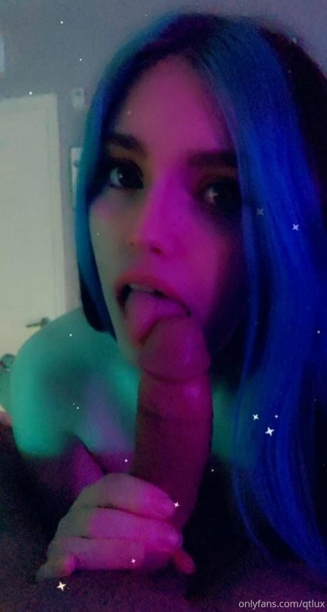 QT Lux sex model photo