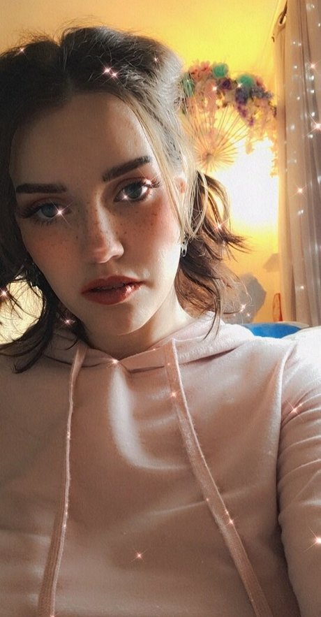 QT Lux exclusive model galleries