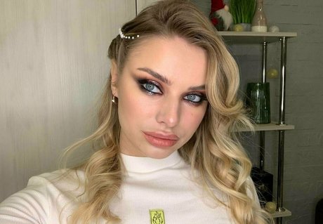 blondyariax top profile image