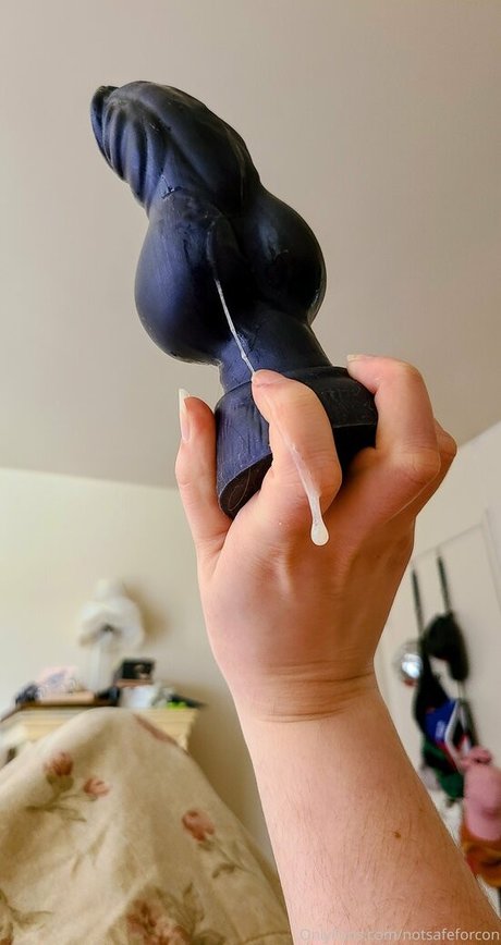 notsafeforcon art actress picture