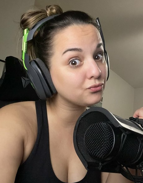 Payton Rae hot actress image