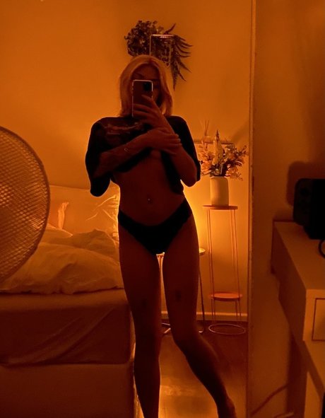 Deathlessley beautiful pornstar gallery