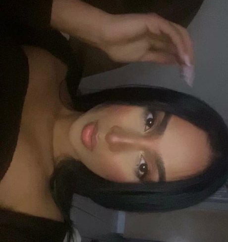 Omaima Benamre pretty actress images