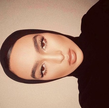 Omaima Benamre star nude image