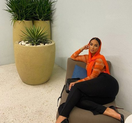 Omaima Benamre model xxx img